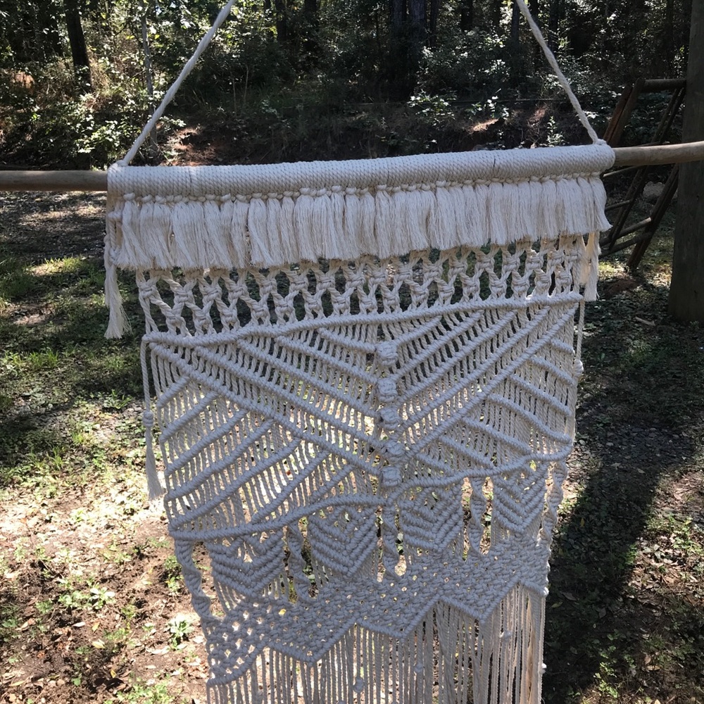 Large macrame wall hanging - Picture 3 of 4